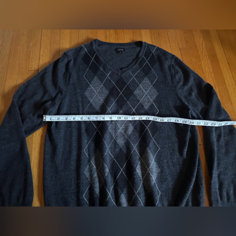 Apt 9 Gray & Black Argyle Merino Wool Blend V-Neck Sweater, Size XL - Picture 3 of 7